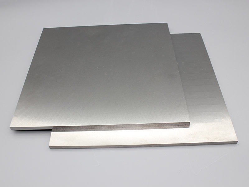 Sintered tungsten alloy plate for counterweight